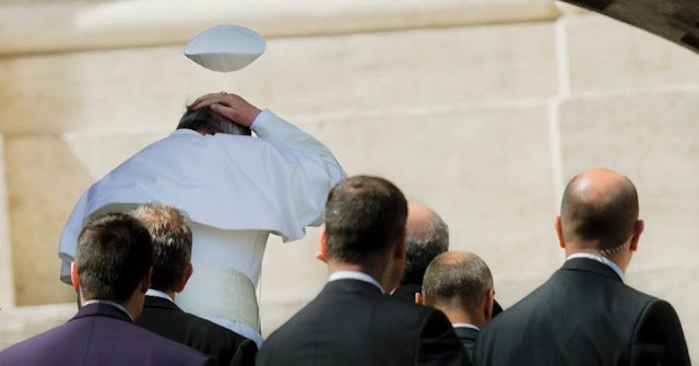 Líder católico corrige o Papa – salvação não vale para quem nega a Igreja