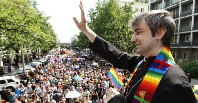 JMJ – ‘Trabalhos’ (ritos de umbanda e bruxaria) em dueto com a exaltação do homossexualismo entre católicos