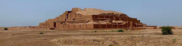 As ruínas do zigurat de Choghazanbil podem dar certa ideia da estrutura da Torre de Babel. As ruínas do zigurat de Choghazanbil podem dar certa ideia da estrutura da Torre de Babel.