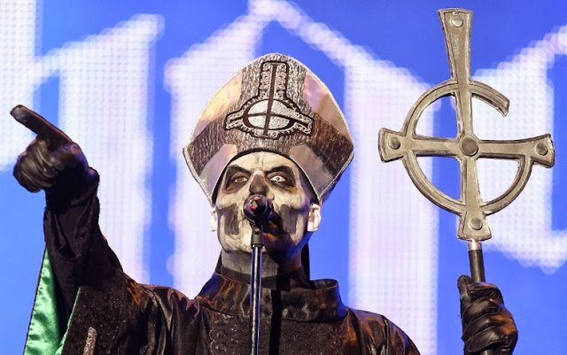 Ghost tenta criar clima sinistro, mas público não acompanha no Rock in Rio
