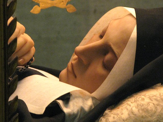 Santa Bernadette Soubirous, vidente de Lourdes. Corpo incorrupto em Nevers.