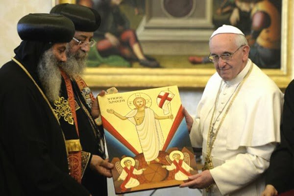 Em severa crítica à Igreja, Francisco apresenta maior reforma do Vaticano em meio século