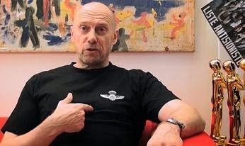“Eis que vos mando como ovelhas no meio de lobos. Sede, pois, astutos como as serpentes, e simples como as pombas. Acautelai-vos, porém, dos homens… (Mat., 7, 16 a 18).