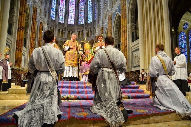 Muitos padres para poucos, poucos padres para muitos. O insucesso das dioceses brasileiras