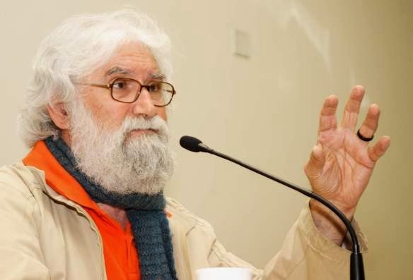 SINAIS DO TEMPO! BOFF ATACA O PAPADO E OS CATÓLICOS PARA DEFENDER FRANCISCO