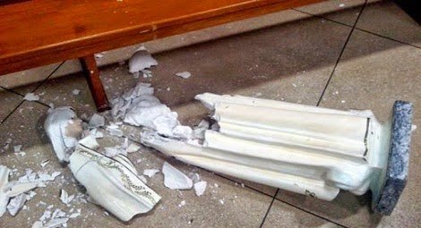 CINCO TERRORISTAS ISLÂMICOS VANDALIZARAM IMAGEM DE NOSSA SENHORA